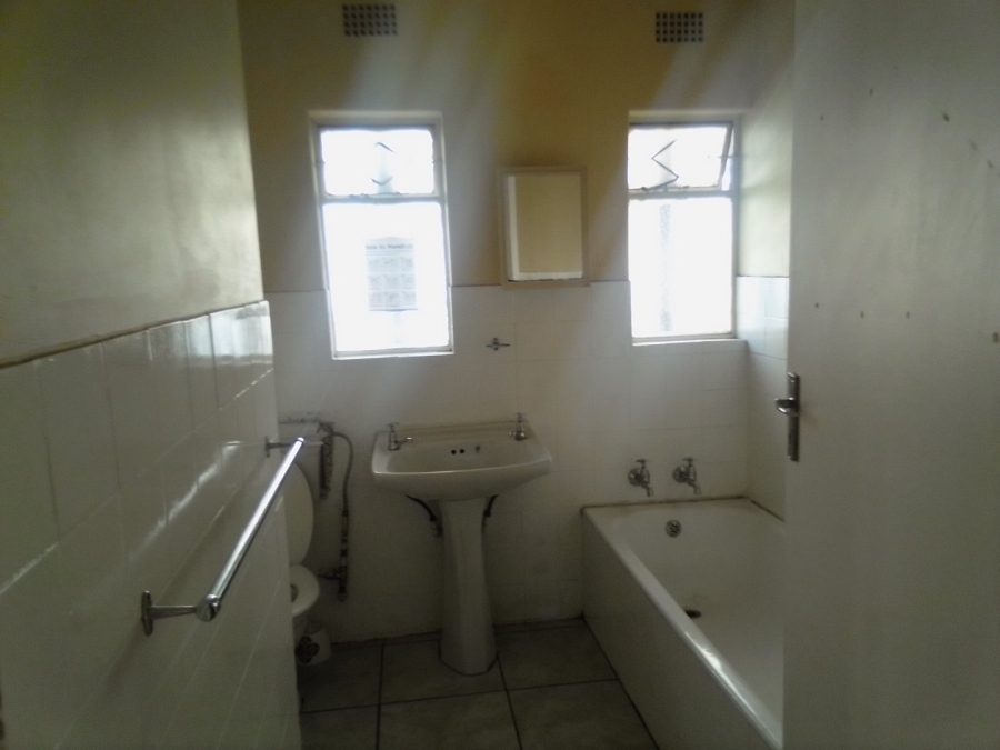 To Let commercial Property for Rent in Halfway House Gauteng