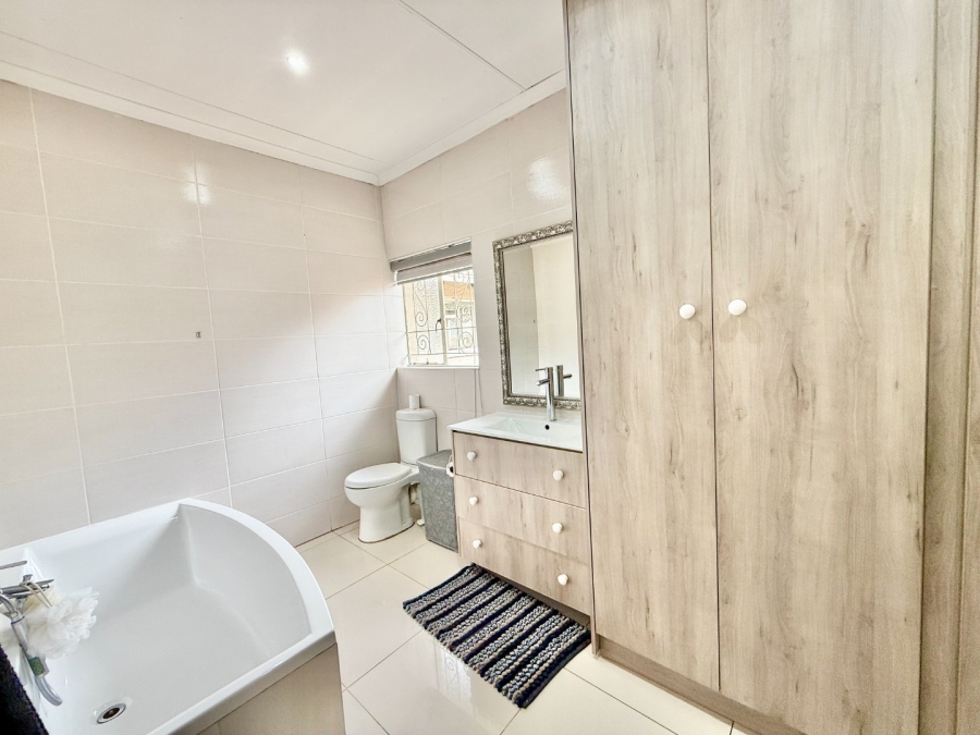 4 Bedroom Property for Sale in Brackenhurst Gauteng