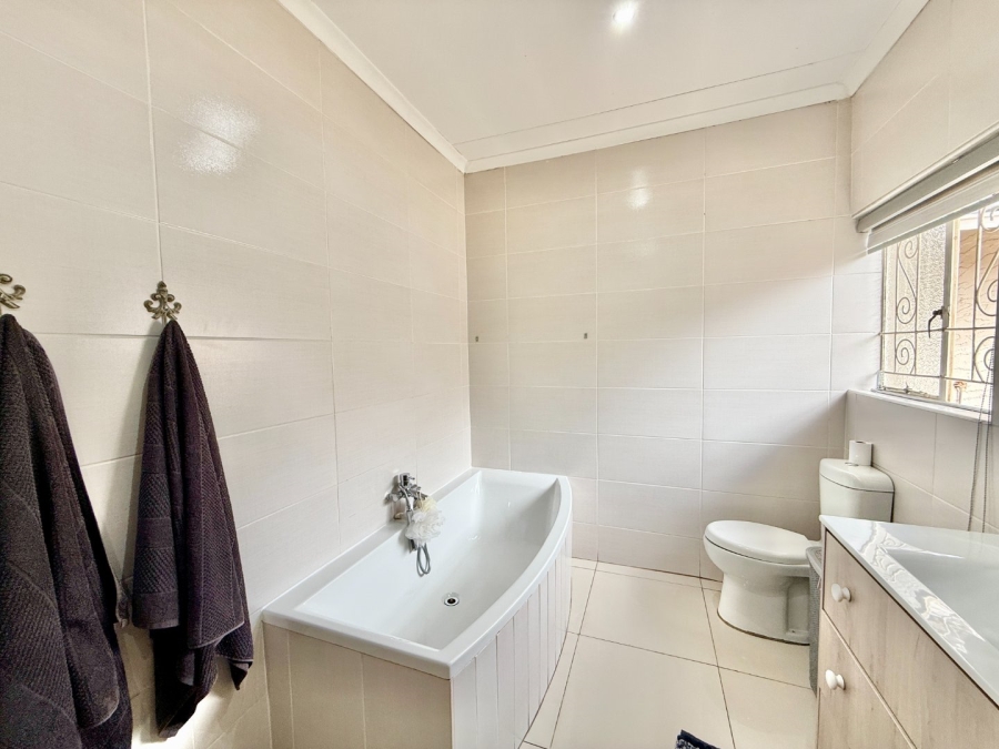 4 Bedroom Property for Sale in Brackenhurst Gauteng