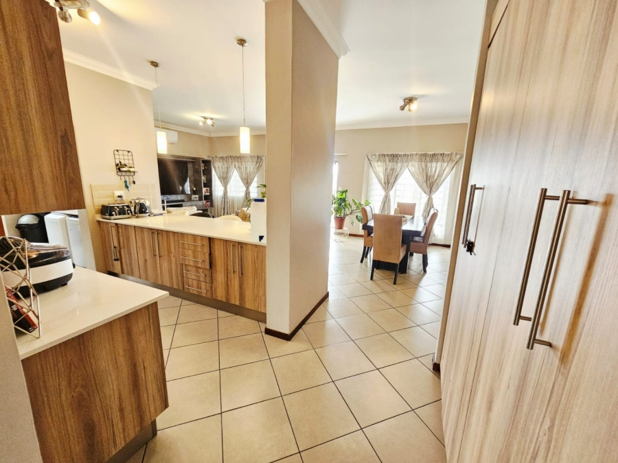 3 Bedroom Property for Sale in Monavoni Gauteng