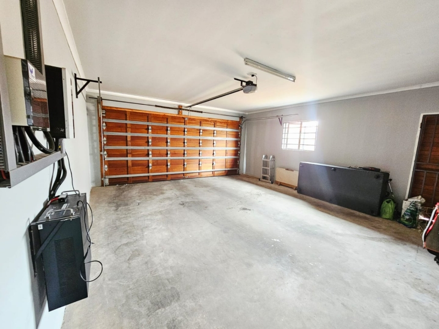 3 Bedroom Property for Sale in Monavoni Gauteng