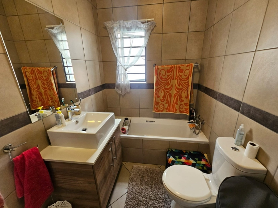 3 Bedroom Property for Sale in Monavoni Gauteng