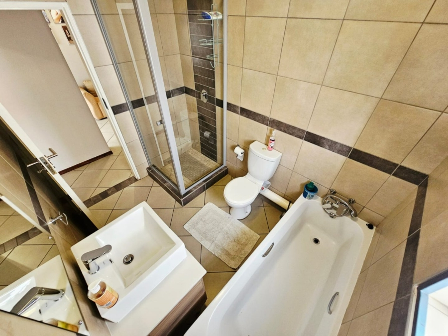 3 Bedroom Property for Sale in Monavoni Gauteng