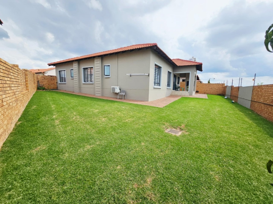 3 Bedroom Property for Sale in Monavoni Gauteng