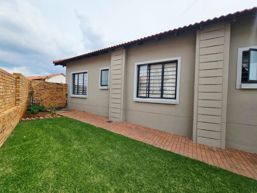 3 Bedroom Property for Sale in Monavoni Gauteng