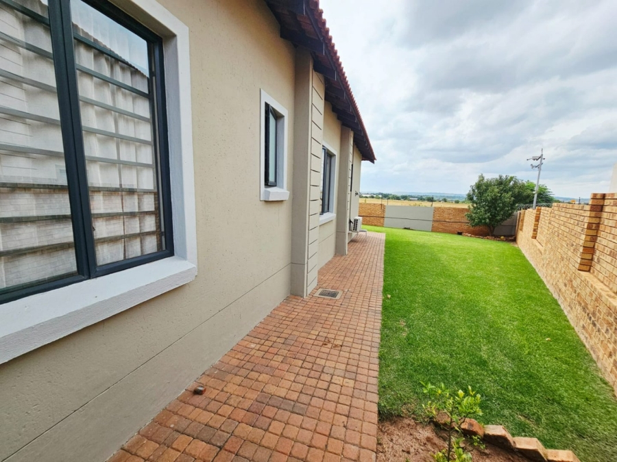 3 Bedroom Property for Sale in Monavoni Gauteng