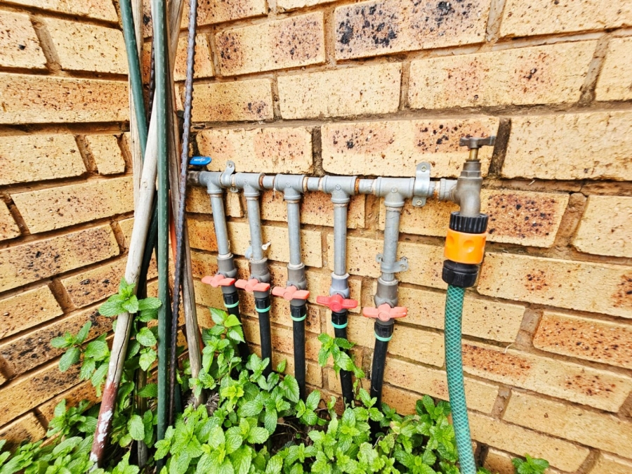 3 Bedroom Property for Sale in Monavoni Gauteng