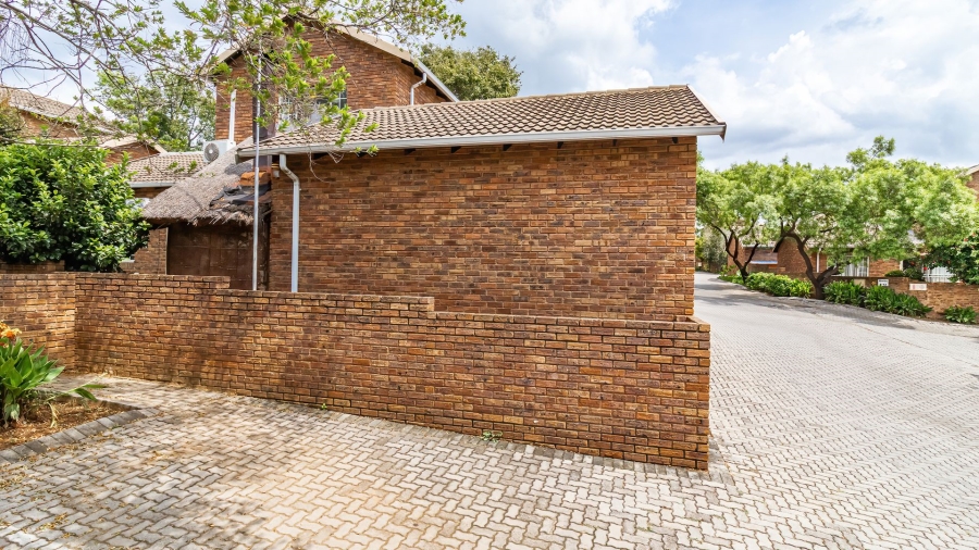 3 Bedroom Property for Sale in Wilgeheuwel Gauteng