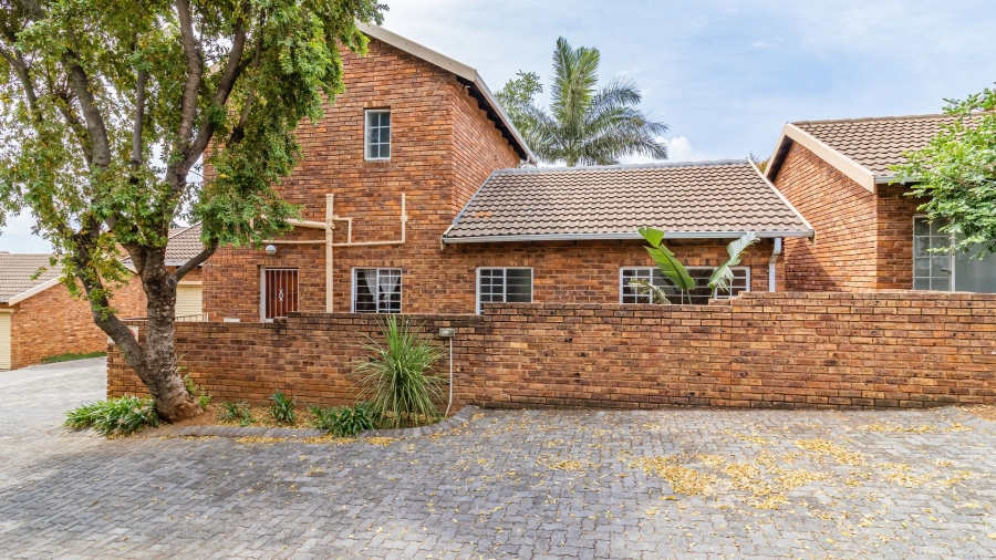 3 Bedroom Property for Sale in Wilgeheuwel Gauteng