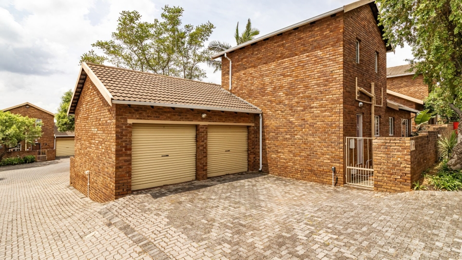 3 Bedroom Property for Sale in Wilgeheuwel Gauteng