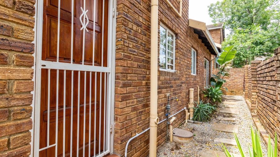 3 Bedroom Property for Sale in Wilgeheuwel Gauteng