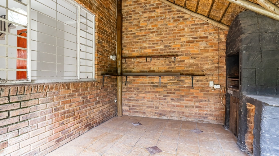 3 Bedroom Property for Sale in Wilgeheuwel Gauteng