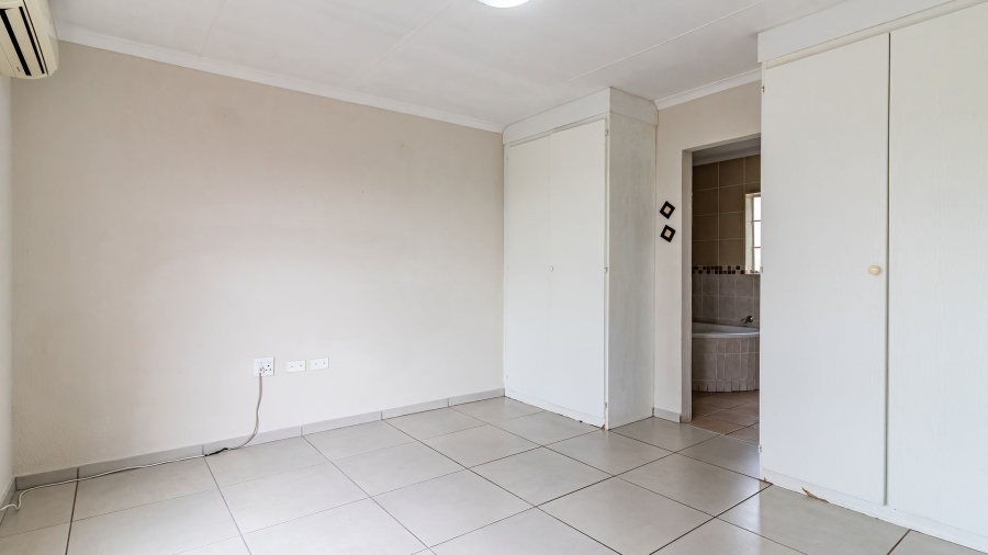 3 Bedroom Property for Sale in Wilgeheuwel Gauteng