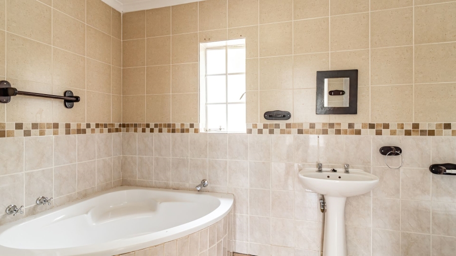 3 Bedroom Property for Sale in Wilgeheuwel Gauteng