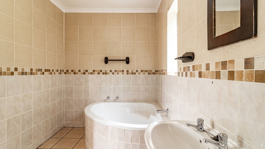 3 Bedroom Property for Sale in Wilgeheuwel Gauteng