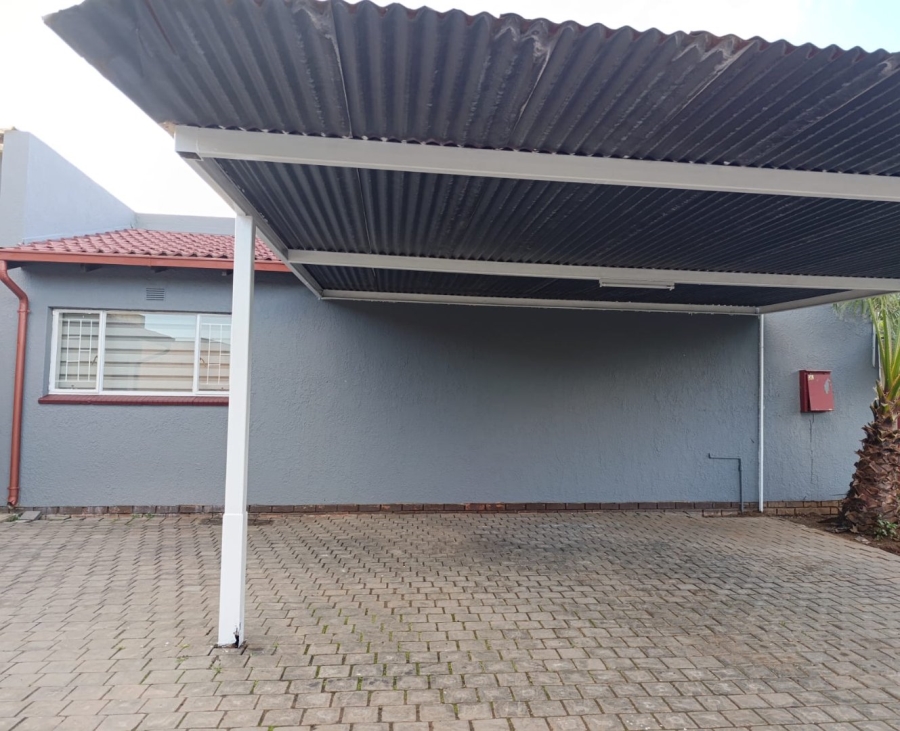 To Let 5 Bedroom Property for Rent in Mayberry Park Gauteng
