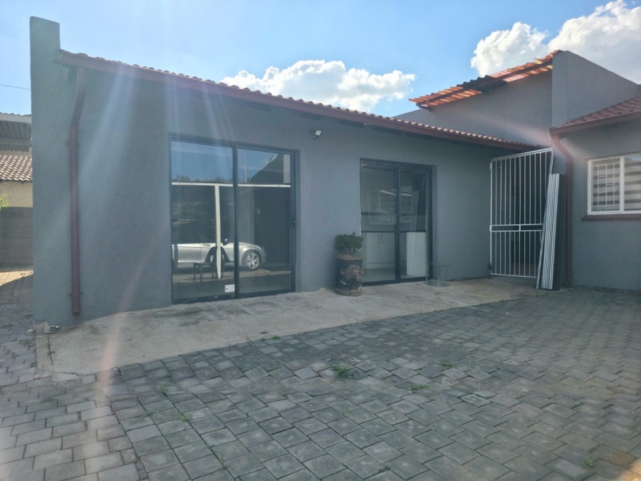 To Let 5 Bedroom Property for Rent in Mayberry Park Gauteng