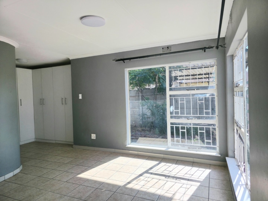 To Let 5 Bedroom Property for Rent in Mayberry Park Gauteng