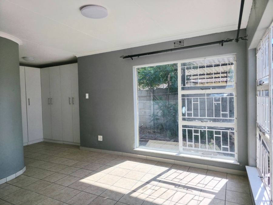 To Let 5 Bedroom Property for Rent in Mayberry Park Gauteng