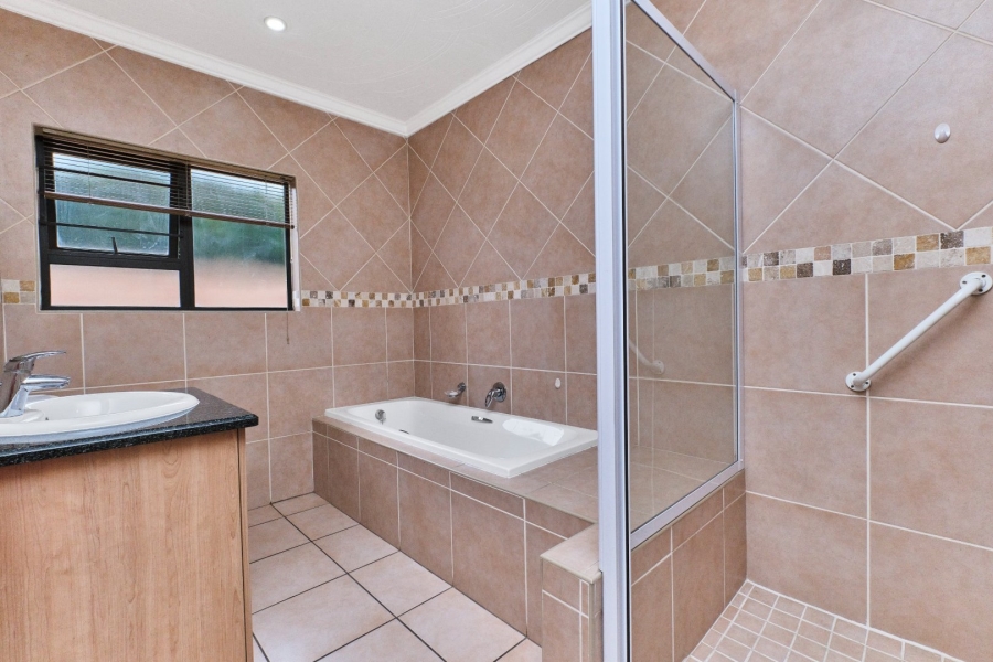 3 Bedroom Property for Sale in Honeydew Manor Gauteng