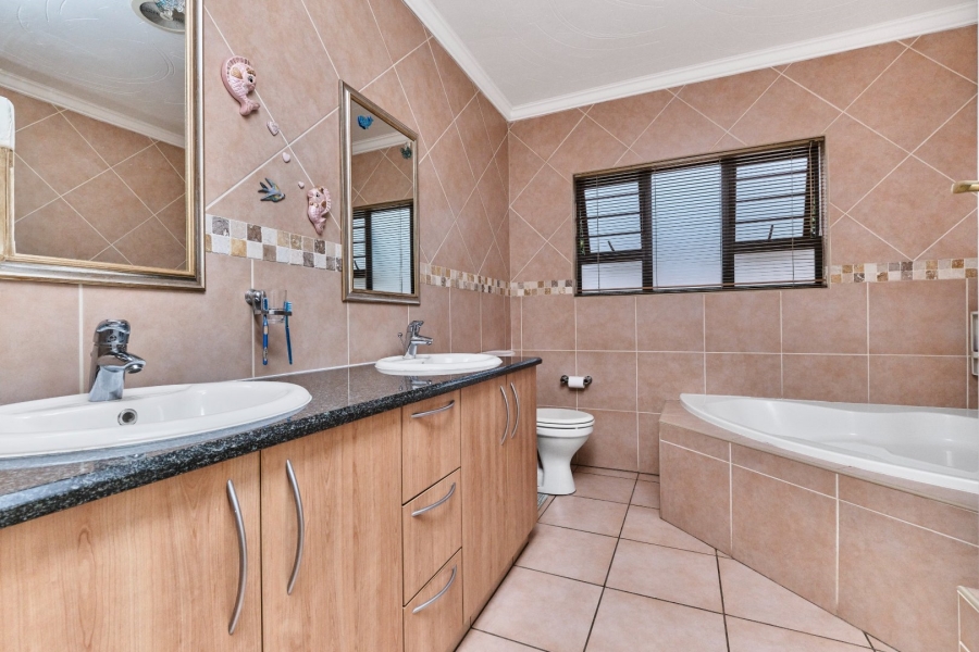 3 Bedroom Property for Sale in Honeydew Manor Gauteng