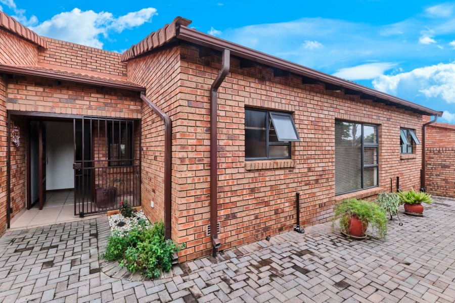 3 Bedroom Property for Sale in Honeydew Manor Gauteng