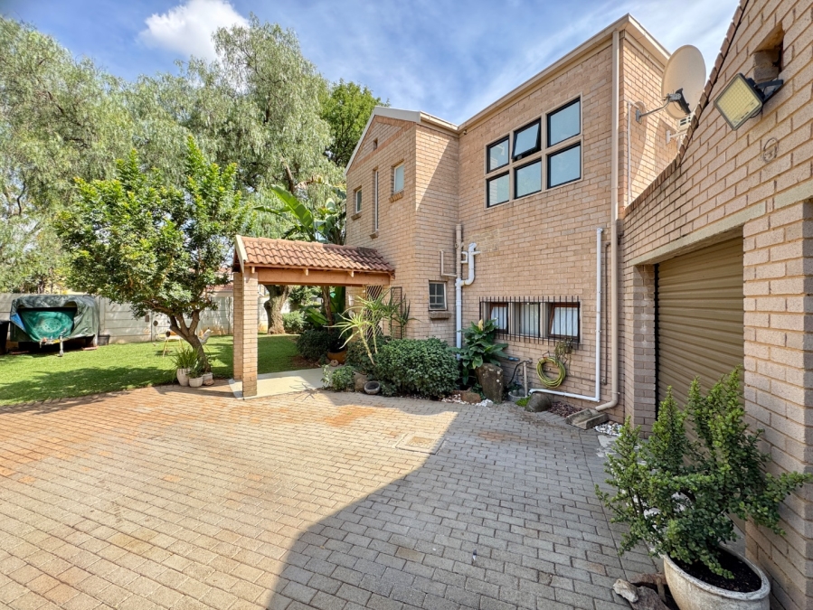 3 Bedroom Property for Sale in Pierre Van Ryneveld Gauteng