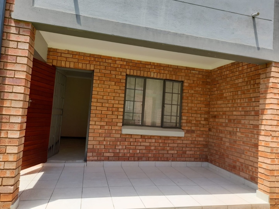 2 Bedroom Property for Sale in Noordwyk Gauteng