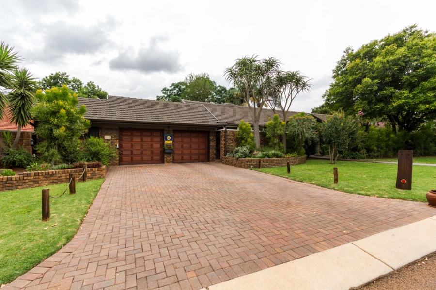 4 Bedroom Property for Sale in Die Wilgers Gauteng