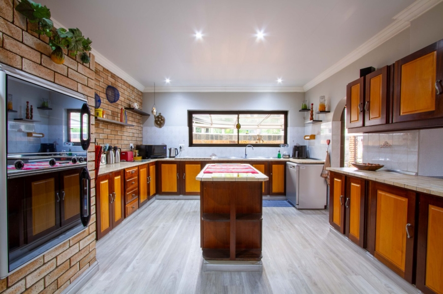 4 Bedroom Property for Sale in Die Wilgers Gauteng