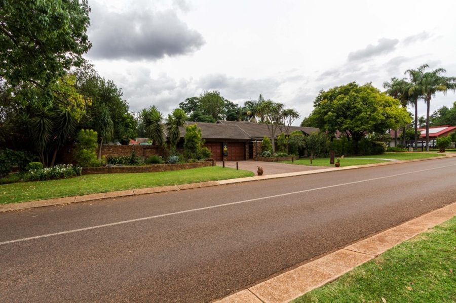 4 Bedroom Property for Sale in Die Wilgers Gauteng