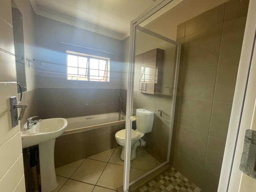 2 Bedroom Property for Sale in Noordwyk Gauteng