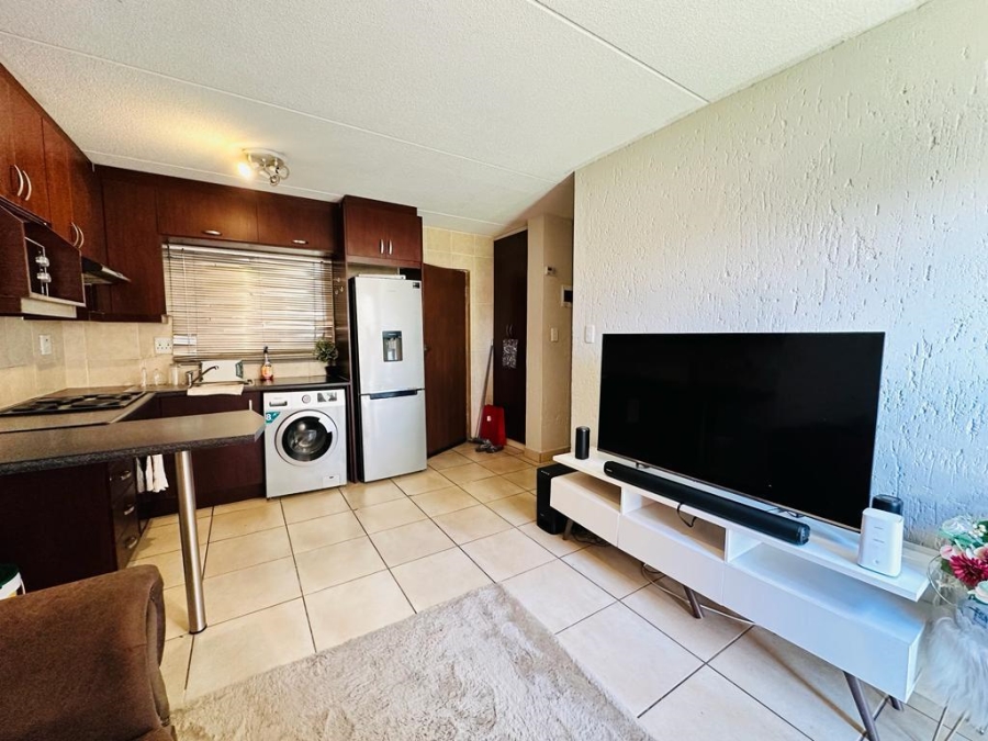 1 Bedroom Property for Sale in Ormonde View Gauteng