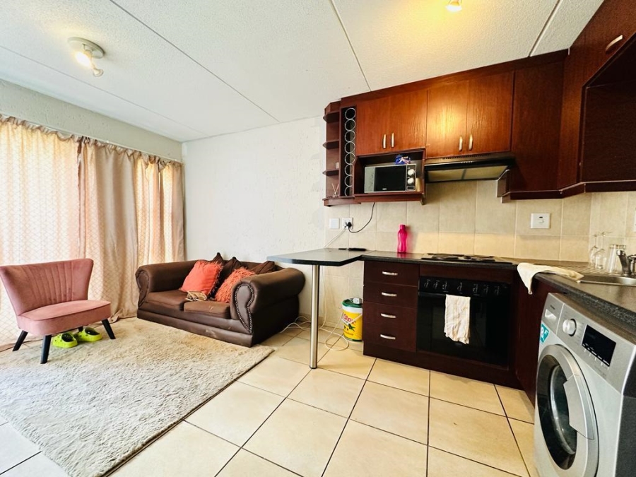 1 Bedroom Property for Sale in Ormonde View Gauteng