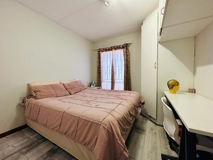 1 Bedroom Property for Sale in Ormonde View Gauteng