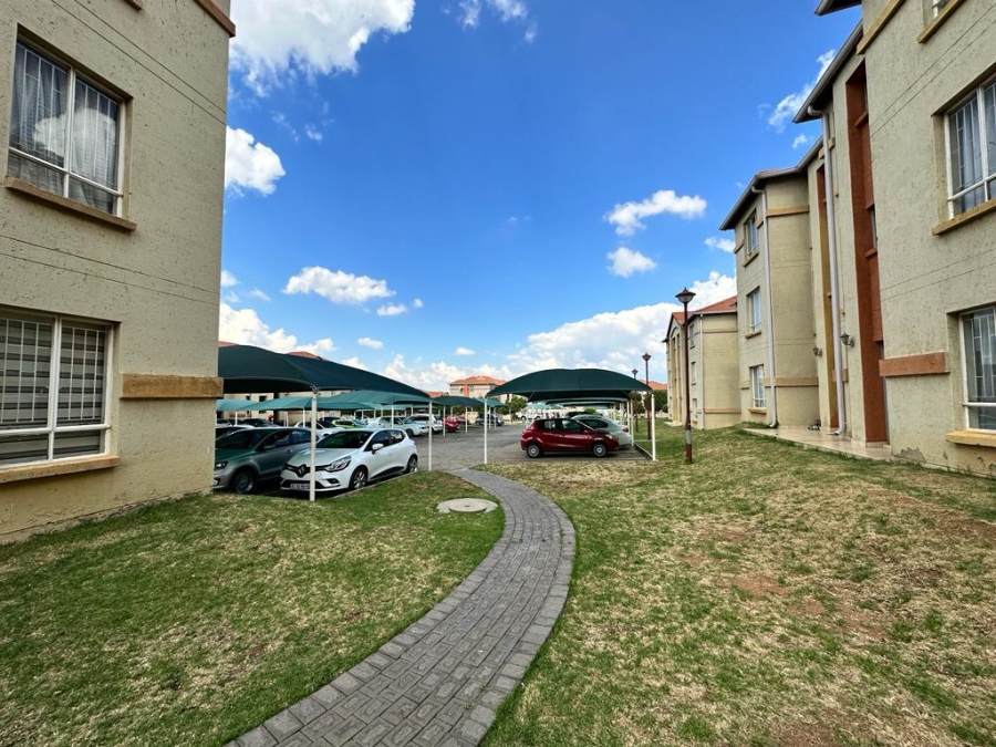 1 Bedroom Property for Sale in Ormonde View Gauteng