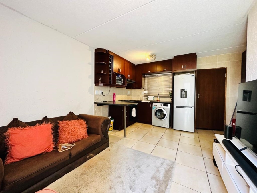 1 Bedroom Property for Sale in Ormonde View Gauteng