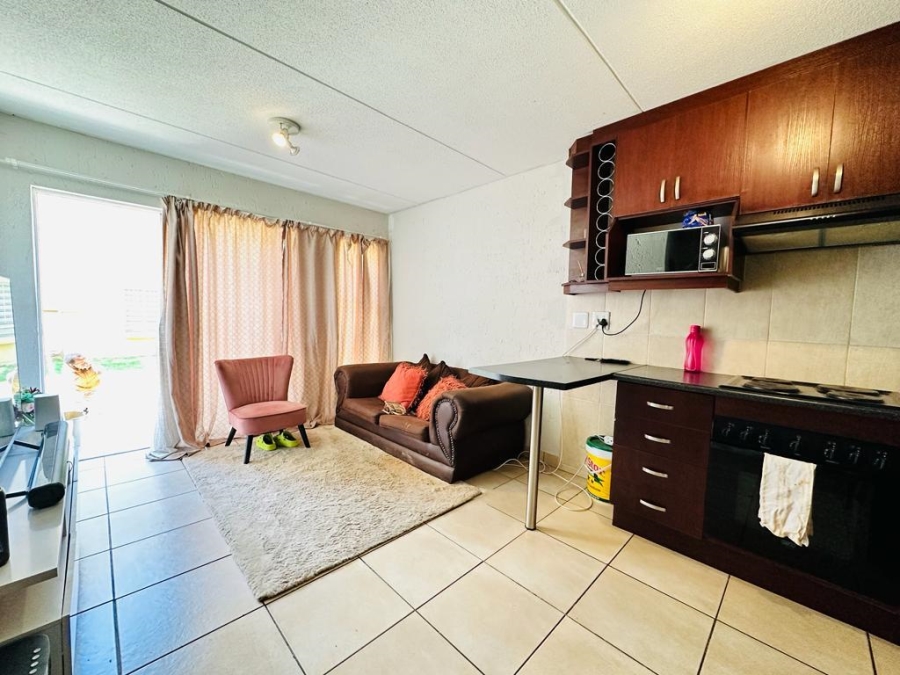 1 Bedroom Property for Sale in Ormonde View Gauteng