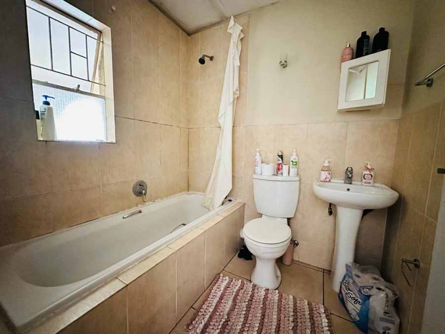 1 Bedroom Property for Sale in Ormonde View Gauteng