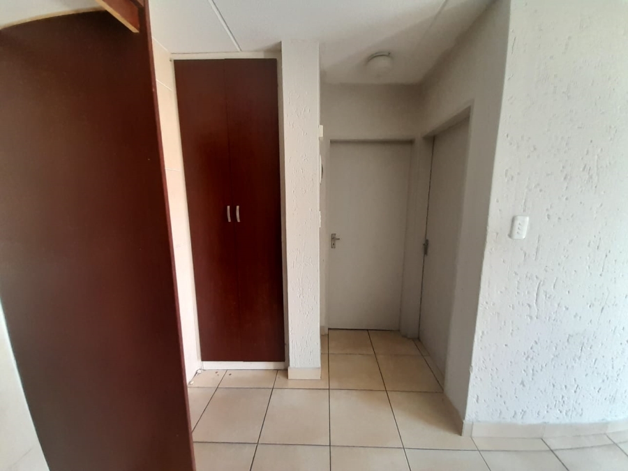 1 Bedroom Property for Sale in Ormonde View Gauteng