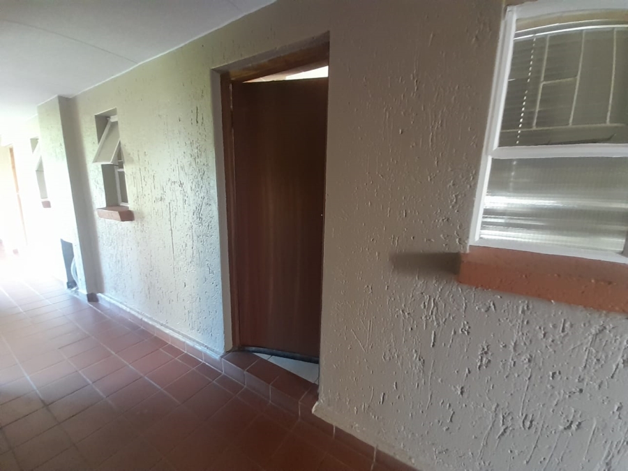 1 Bedroom Property for Sale in Ormonde View Gauteng