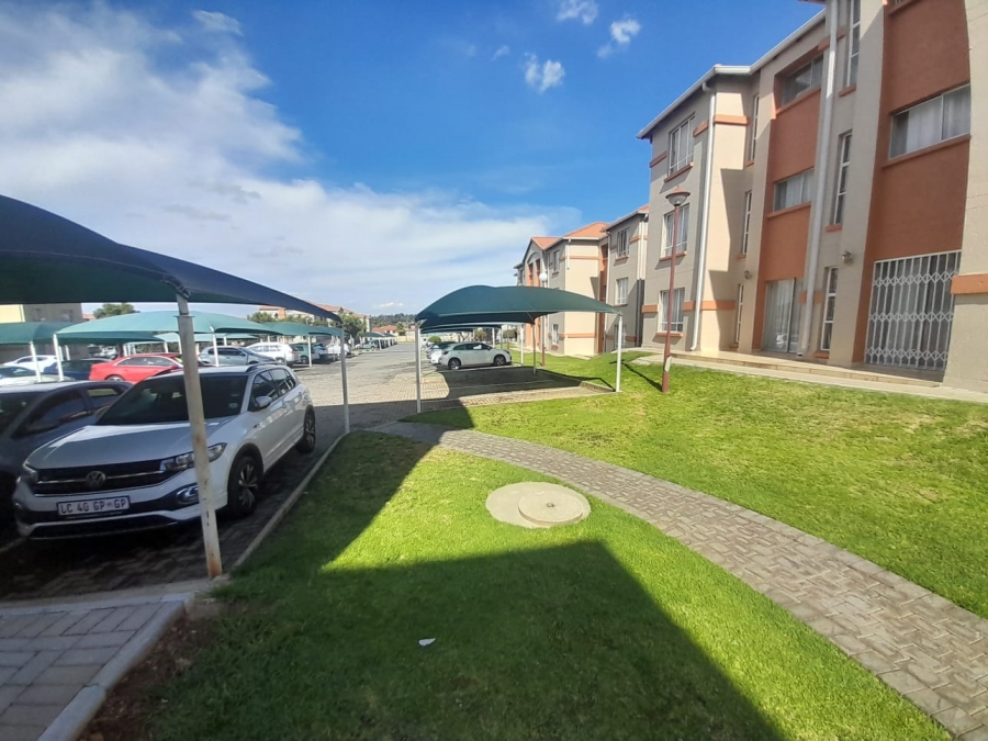 1 Bedroom Property for Sale in Ormonde View Gauteng