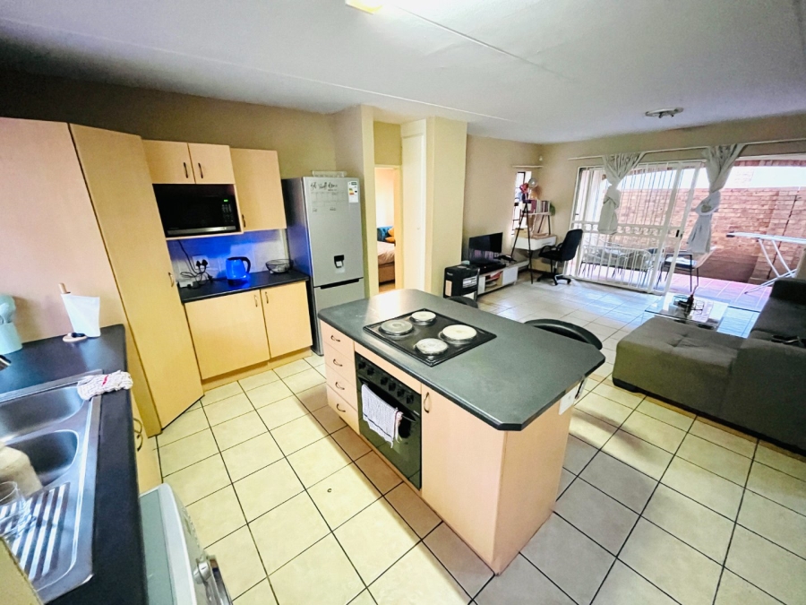 2 Bedroom Property for Sale in Erand Gardens Gauteng
