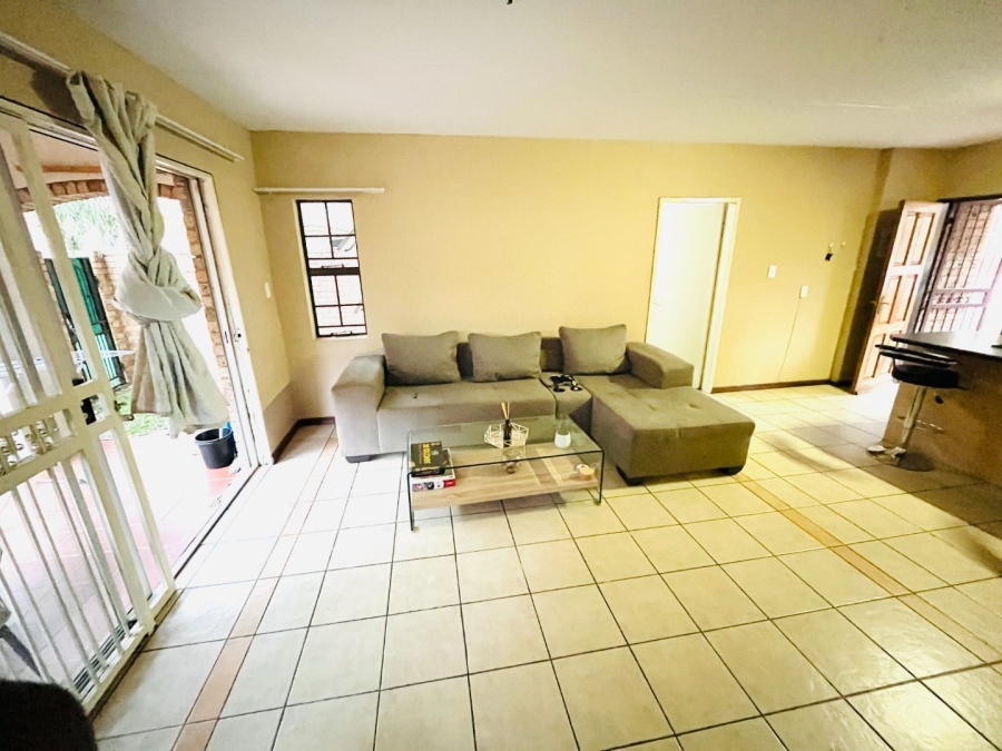 2 Bedroom Property for Sale in Erand Gardens Gauteng