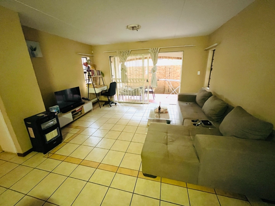 2 Bedroom Property for Sale in Erand Gardens Gauteng