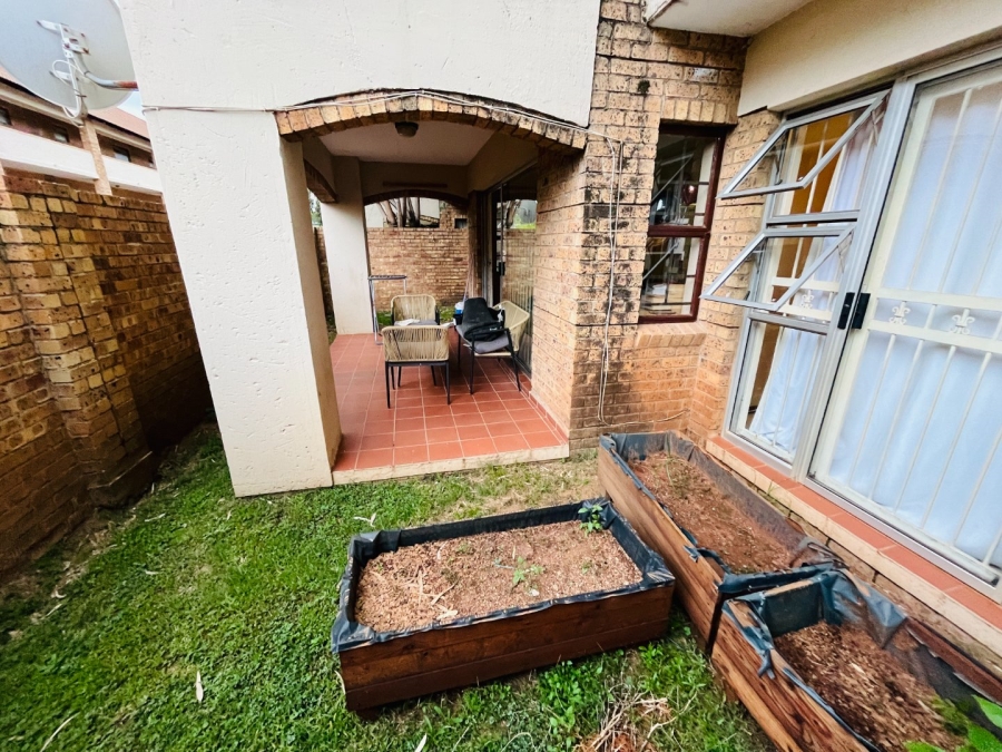 2 Bedroom Property for Sale in Erand Gardens Gauteng