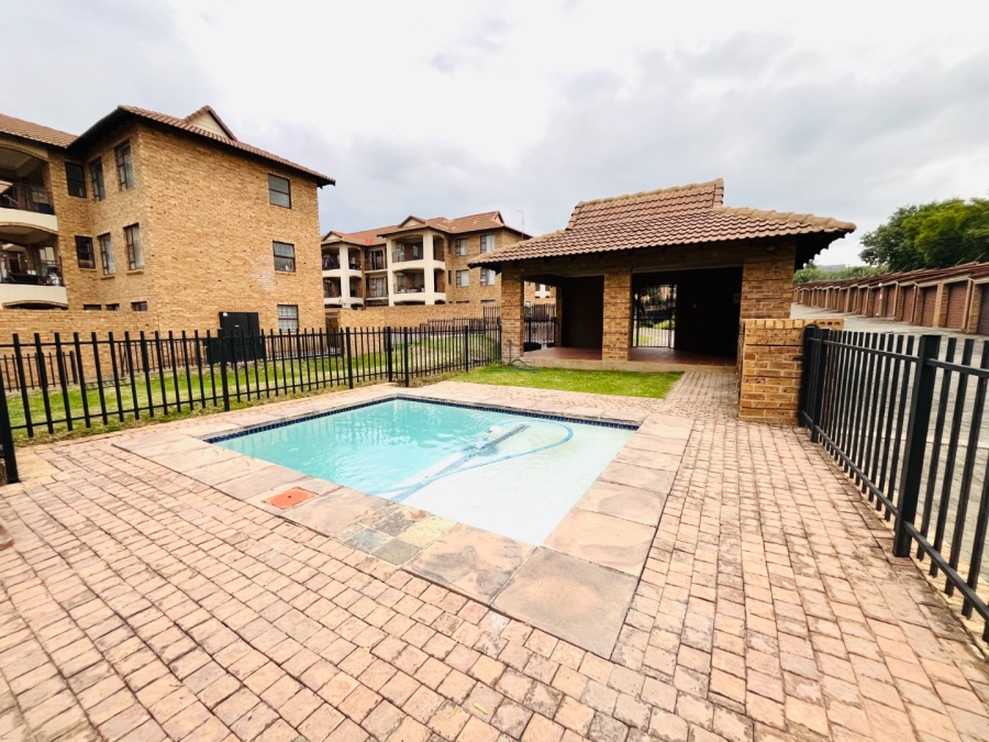 2 Bedroom Property for Sale in Erand Gardens Gauteng