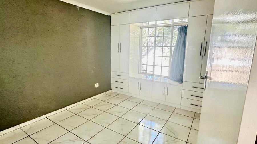 2 Bedroom Property for Sale in Bassonia Rock Gauteng
