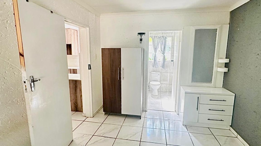 2 Bedroom Property for Sale in Bassonia Rock Gauteng