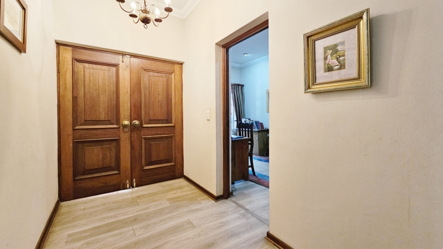 4 Bedroom Property for Sale in Three Rivers Proper Gauteng